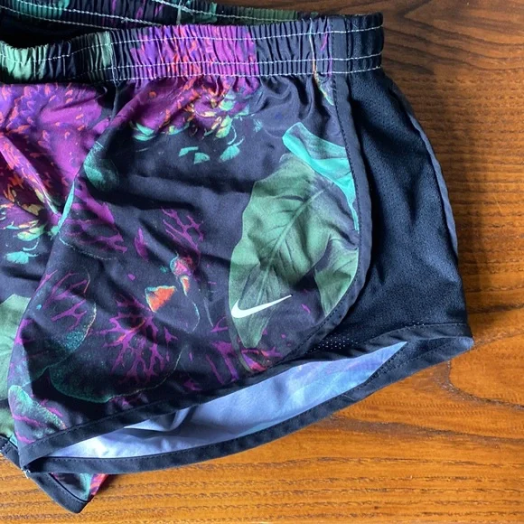 🎉HP👉Nike tropical flowered running shorts size XS - Picture 5 of 7